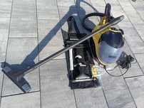 Odkurzacz parowy SV7 marki Karcher z wyposażeniem