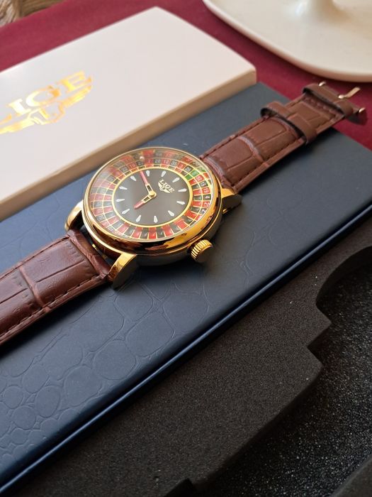 Годинник з циферблатом рулетки з кулькою