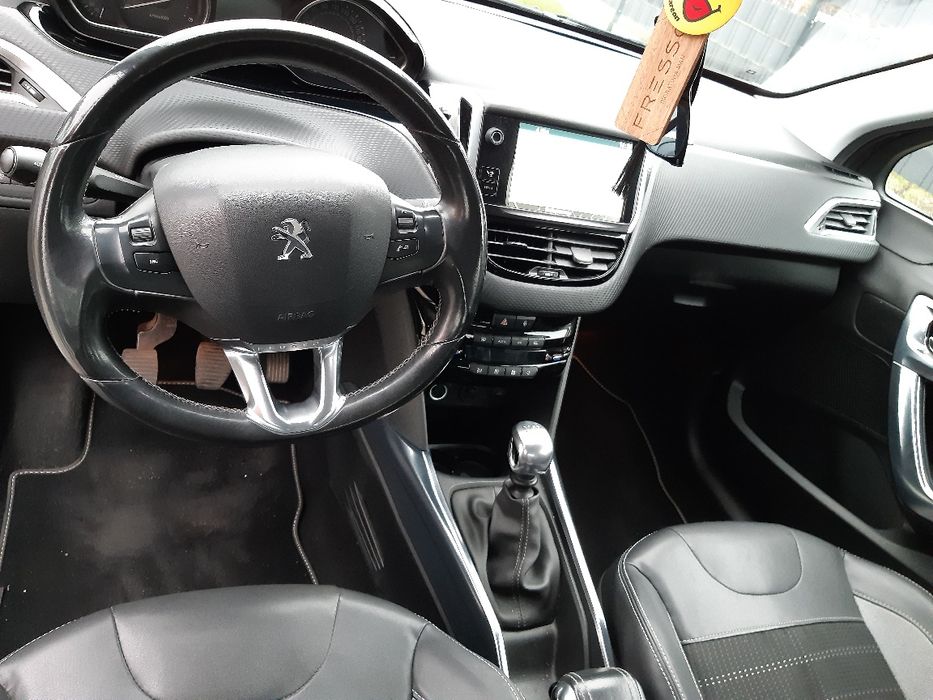 Peugeot 2008 1.6 eHdi manual 6 biegów półskóra navi klimatronik