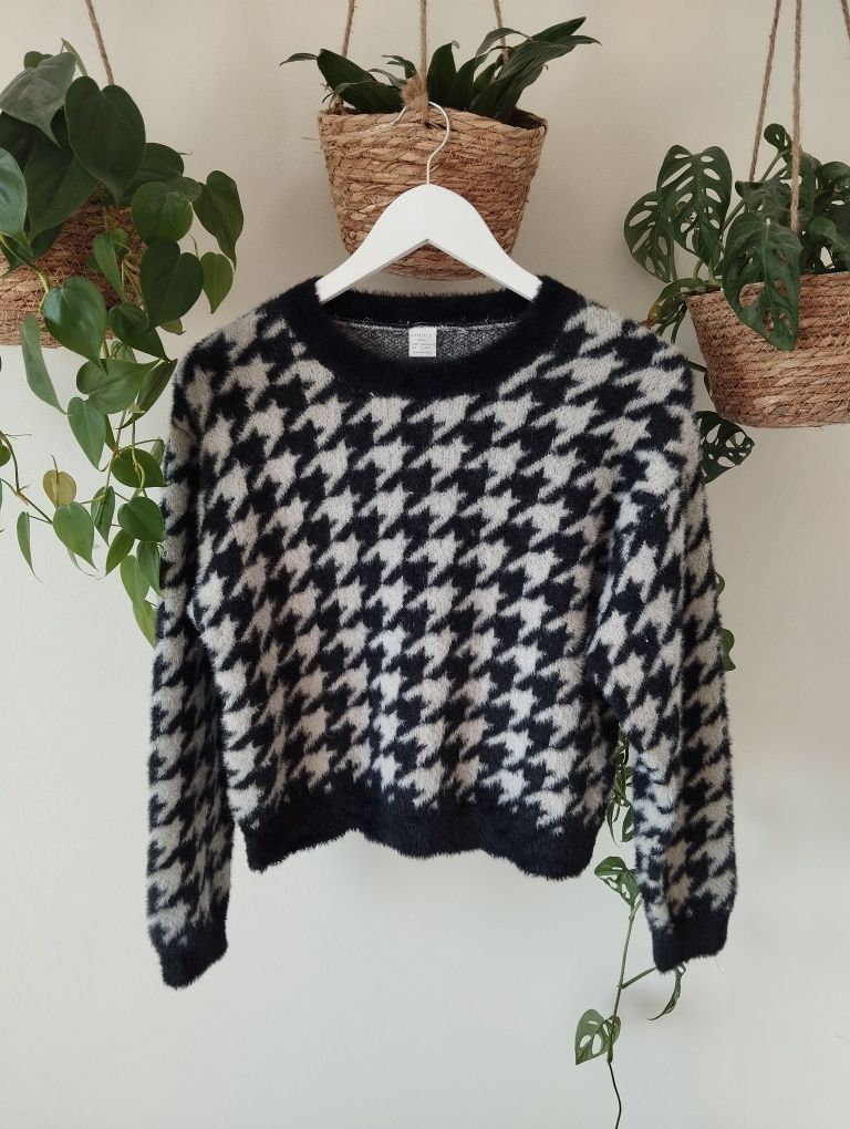 Włochaty sweter w pepitkę, czarno- szary r. S/M Lindex