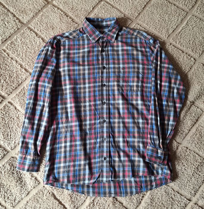 Koszula w kolorową kratę.