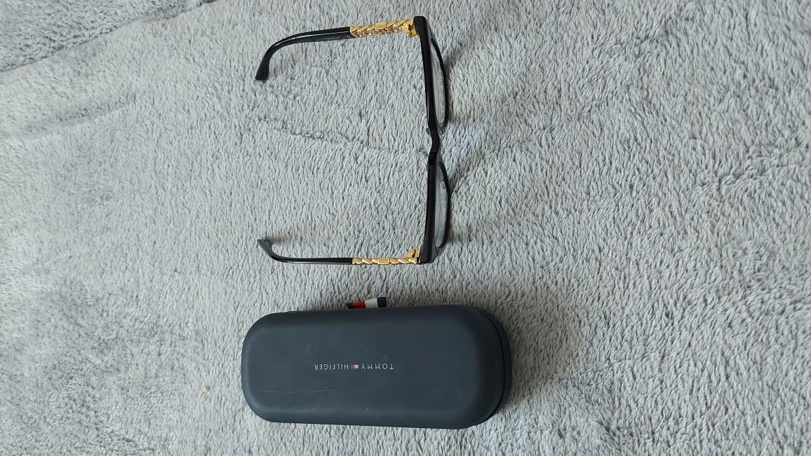 Sprzedam oprawki, okulary korekcyjne Tommy Hilfiger, stan idealny