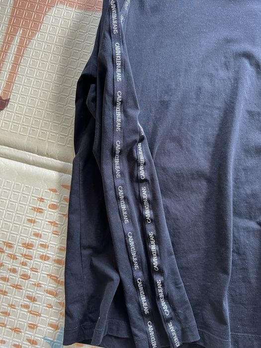 Футболка с длинным рукавом Calvin Klein. Лонгслив