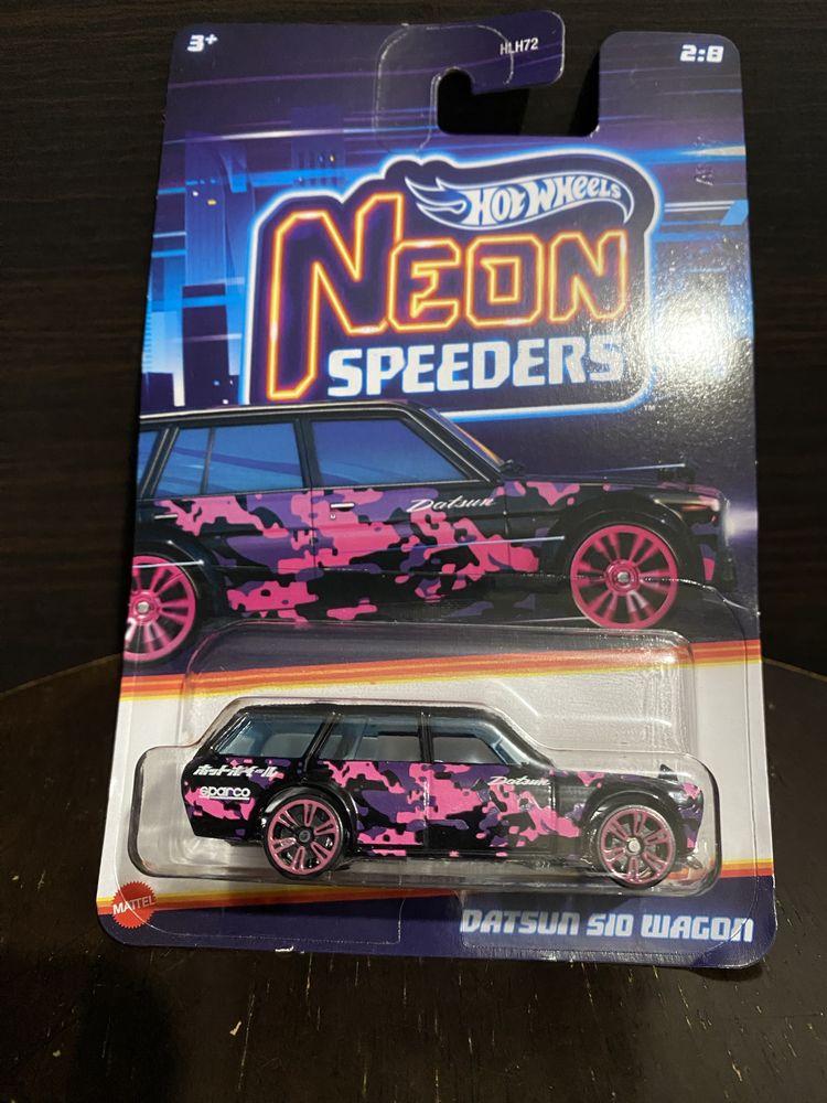 Datsun S10 wagon Hot Wheels Neon Speeders