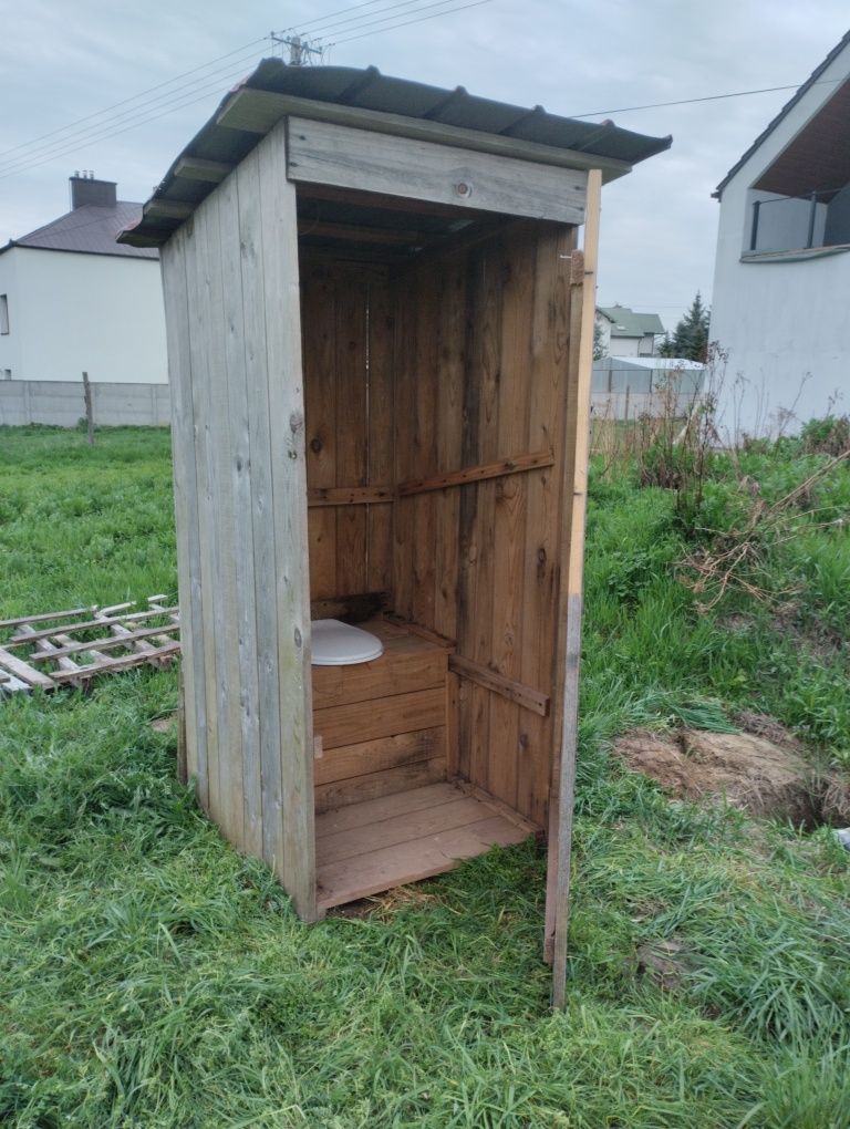 Toaleta / wychodek / sławojka / wc na budowę