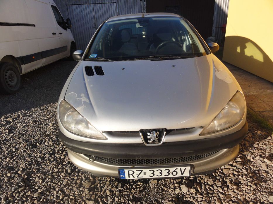 peugeot 206 ,1,1 bezyna ,klimatyzacja 5 drzwi