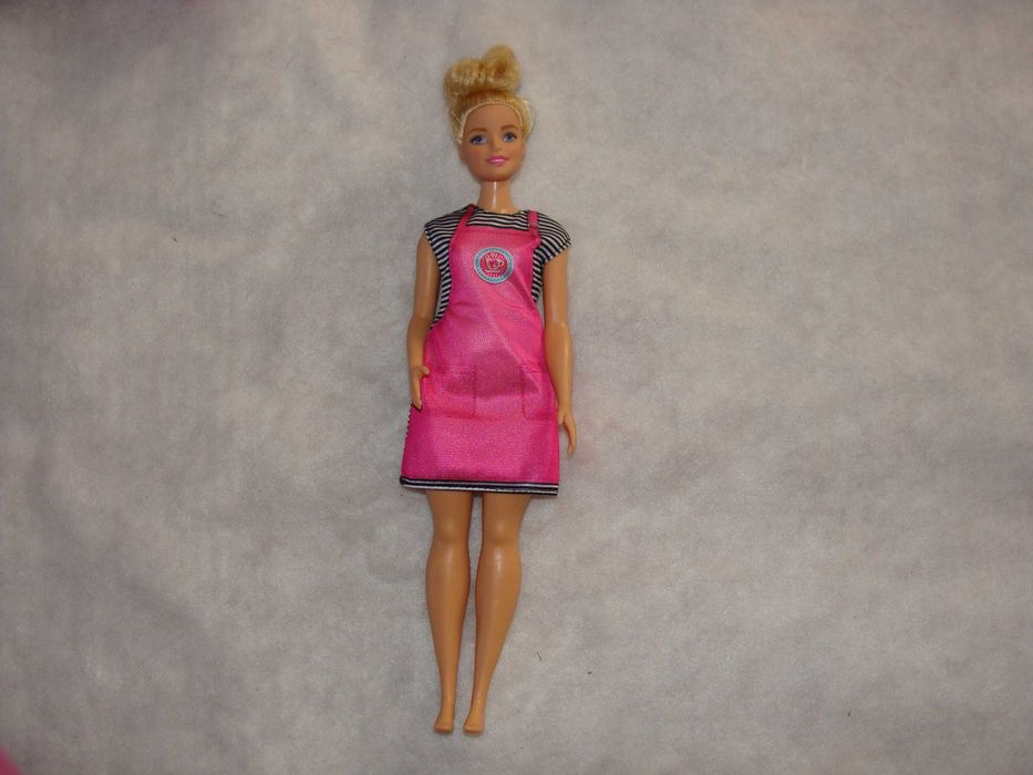 Barbie Coffee Shop with Blonde Curvy Doll (Ref. GMW03)
