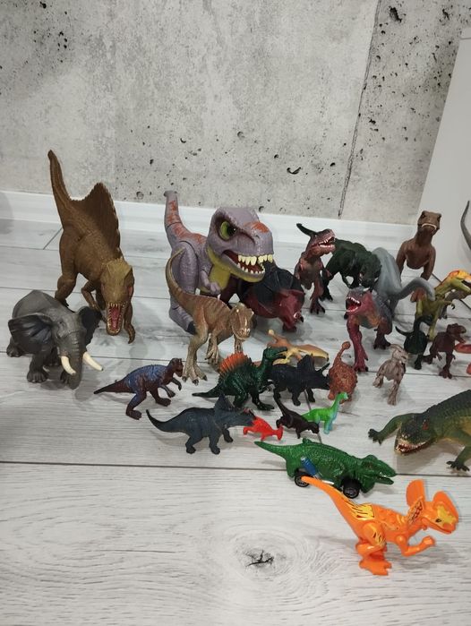 Zestaw figurek dinozaurów, stan bardzo dobry!