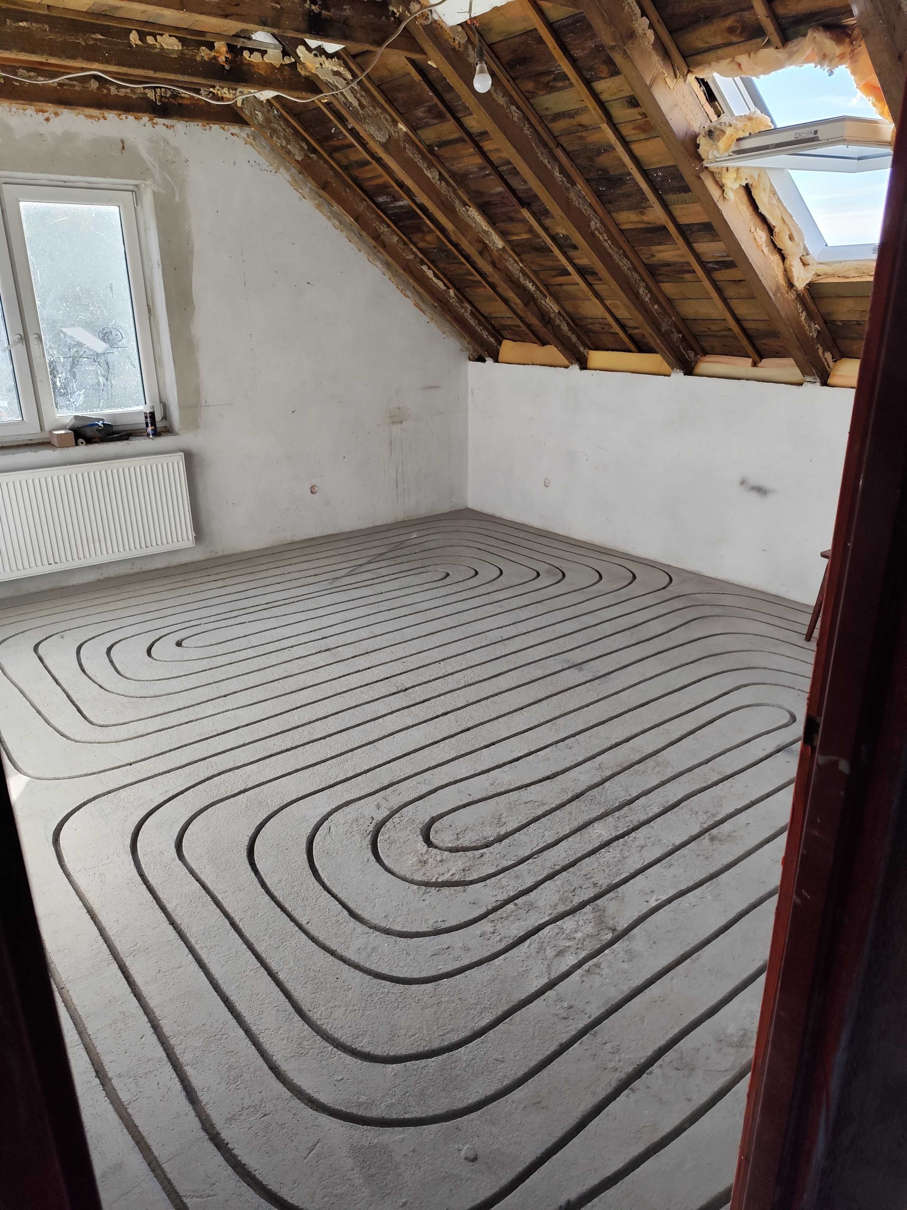 Frezowanie pod ogrzewanie podłogowe oraz montaż instalacji ogrzewania.