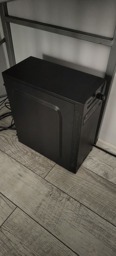 Komputer stacjonarny i7/32 GB RAM/GeForce 8 GB/1 TB HDD
