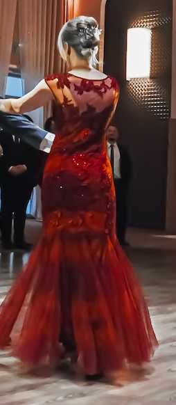 Suknia ślubna sukienka wieczorowa ciemnoczerwona o kroju syreny + szal