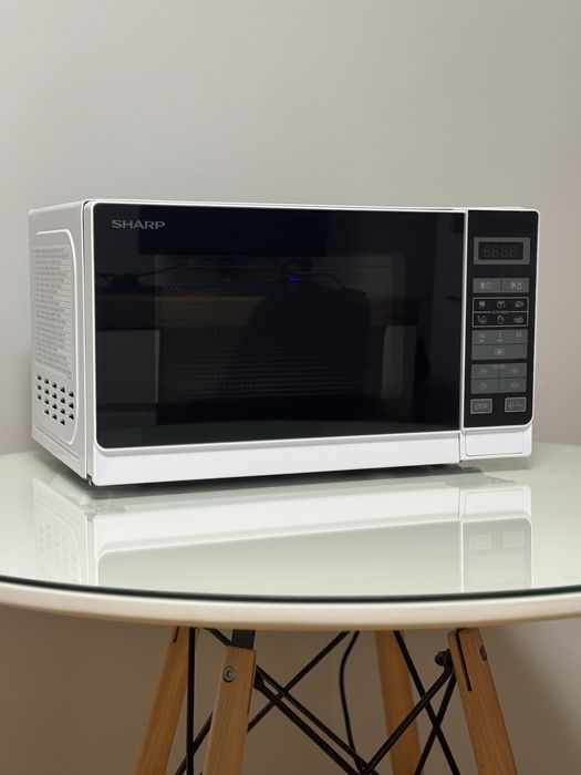 Kuchenka mikrofalowa Sharp R-242WW, 20 l, 800 W