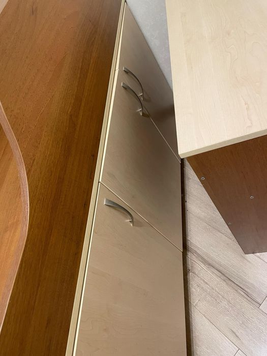 Дитяче ліжко з шафою і столом стан нового