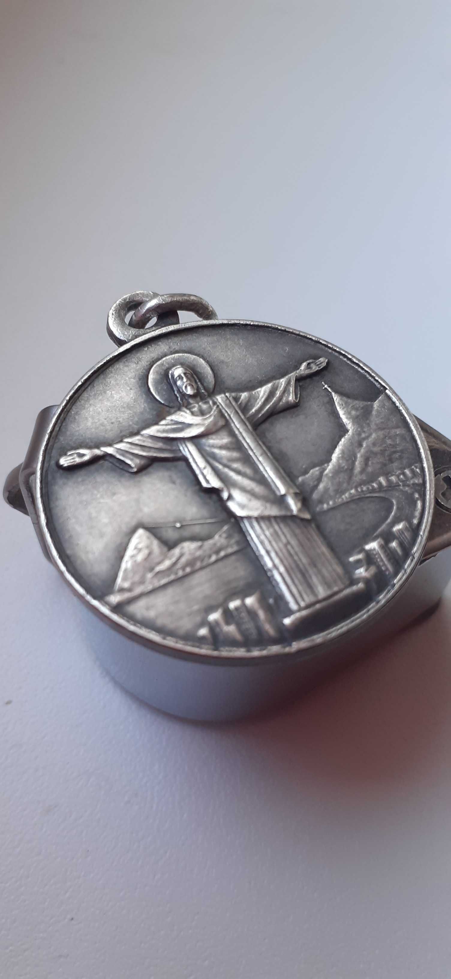 Medal-wisiorek srebro-posrebrzany antyk.