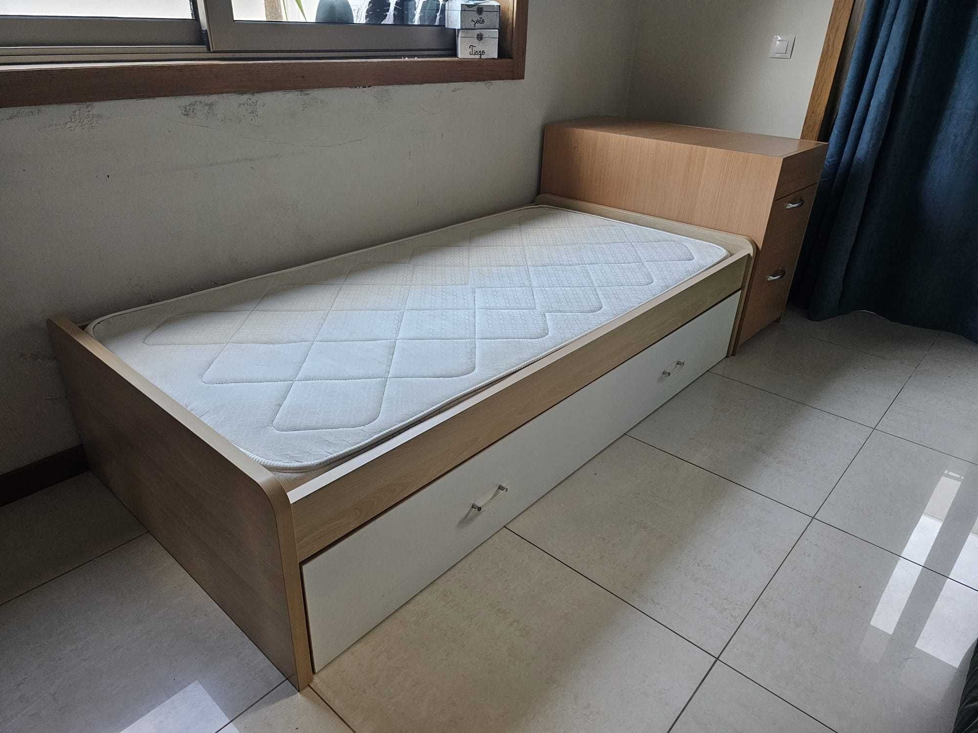 Cama com gavetão Individual