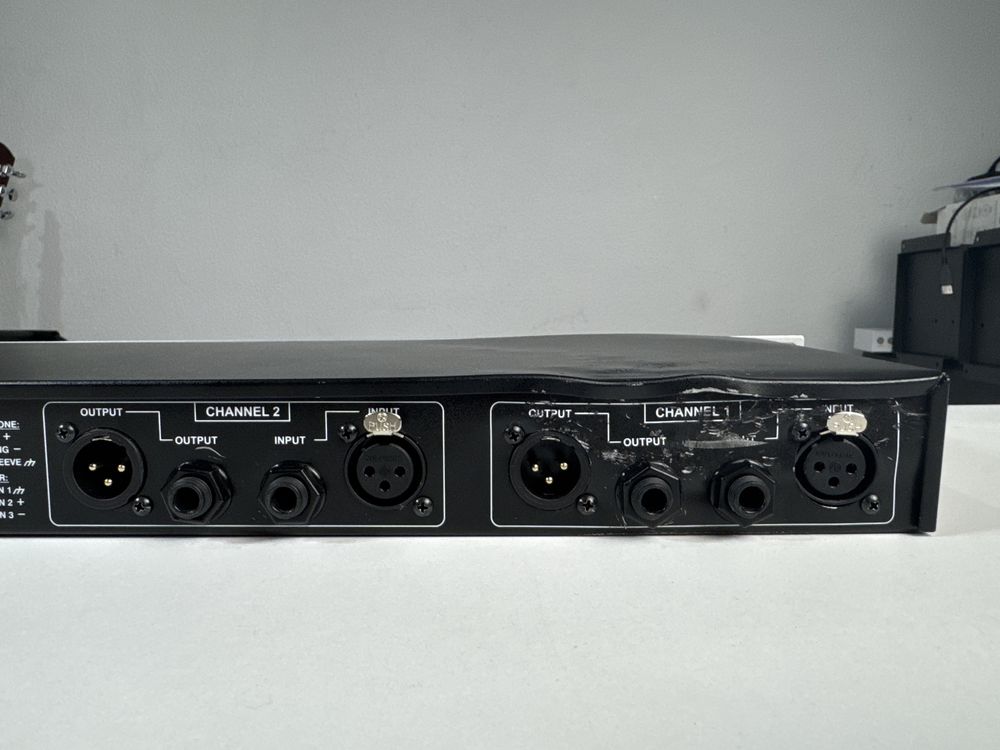 Equalizador dbx 215s