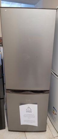 Mini frigorífico combinado cinza
