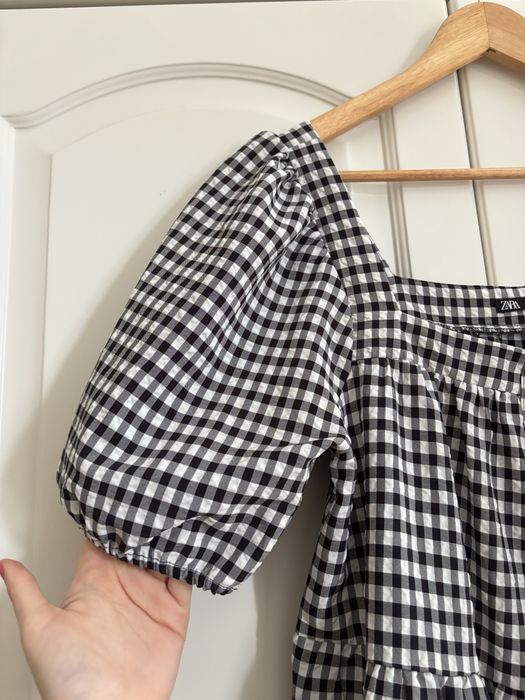 Sukienka w kratkę z guzikami i koronką ZARA