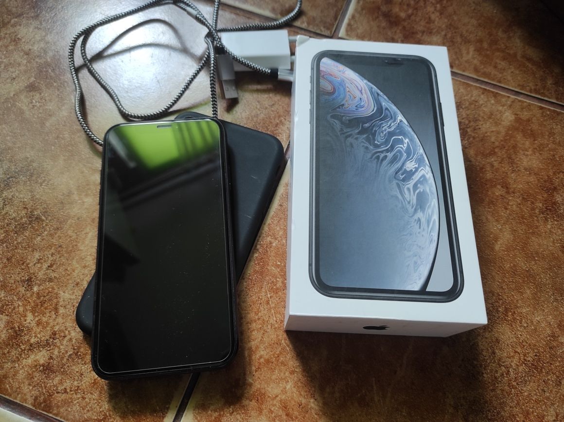 iPhone XR ekran bez rys, szklo ochronne, case