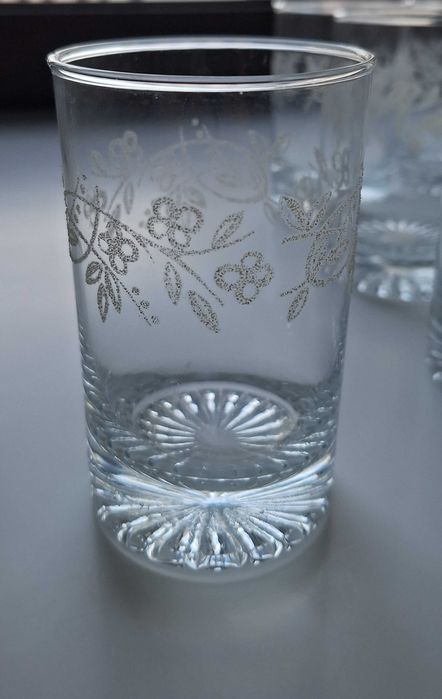 Zestaw 12 szklanek ozdobnych