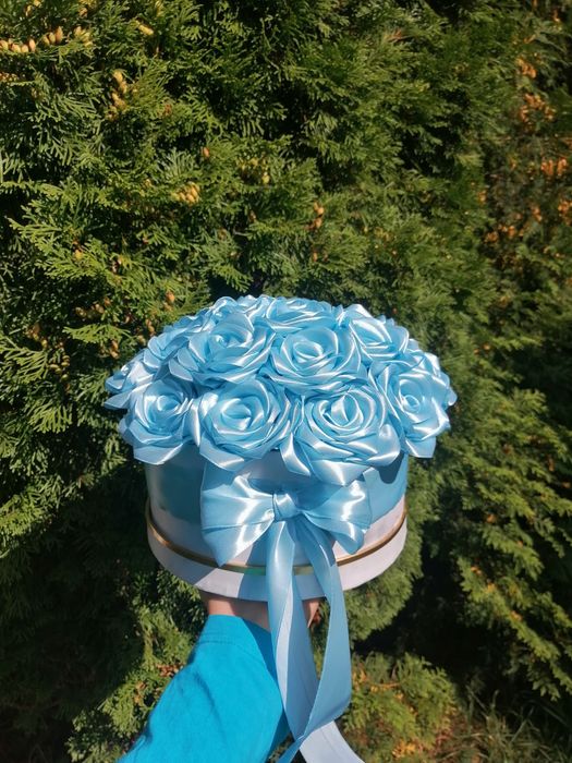 Róże z wstążki satynowej