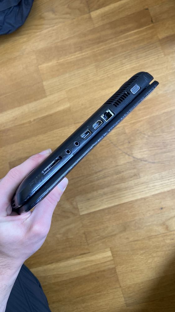 Ноутбук hp робочий але старенький.