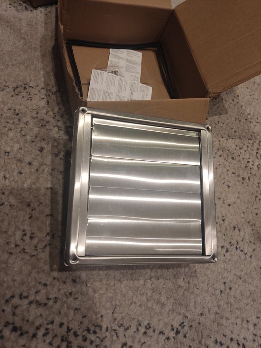 Kratka wentylacyjna z zaluzjami