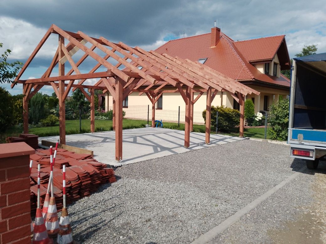Wiaty garażowe z grubego drewna