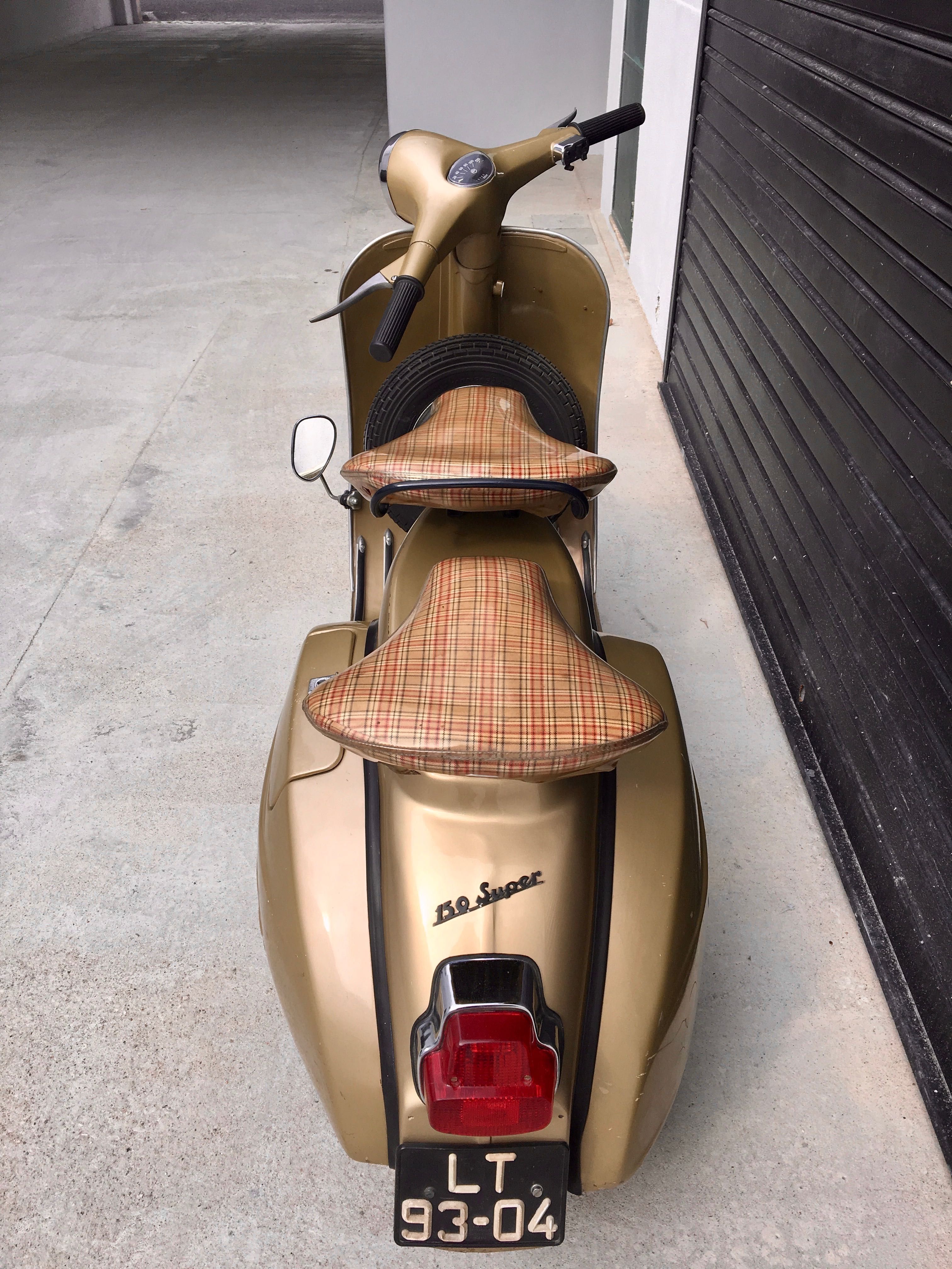 Vespa clássica Super 150