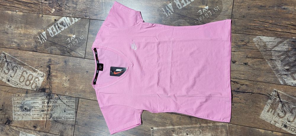 Koszulka damska różową dekolt V róż baby pink nike M