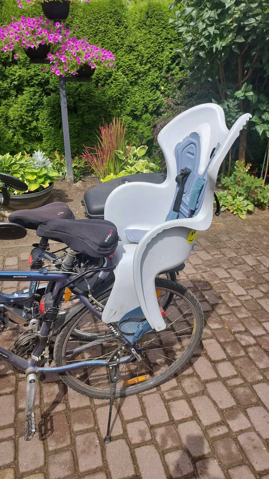 Fotelik rowerowy z uchwytami do dwóch rowerów