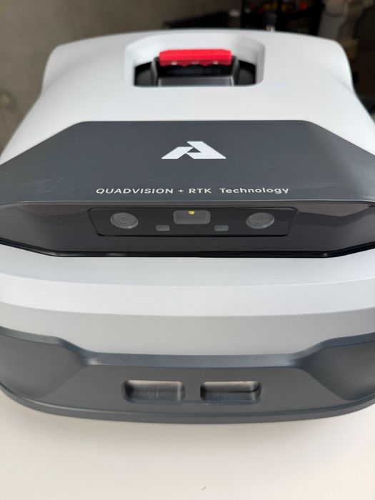 Robot koszący AI ANTHBOT Genie 3000 – bezprzewodowa kosiarka do 3600m2