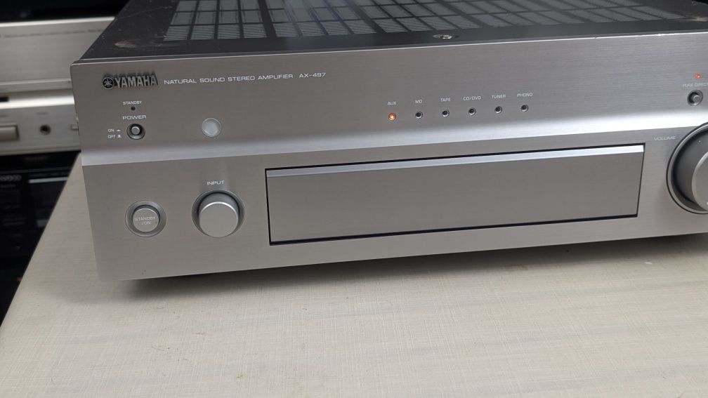 Yamaha AX-497 Flogowy model wzmacniacza stereo