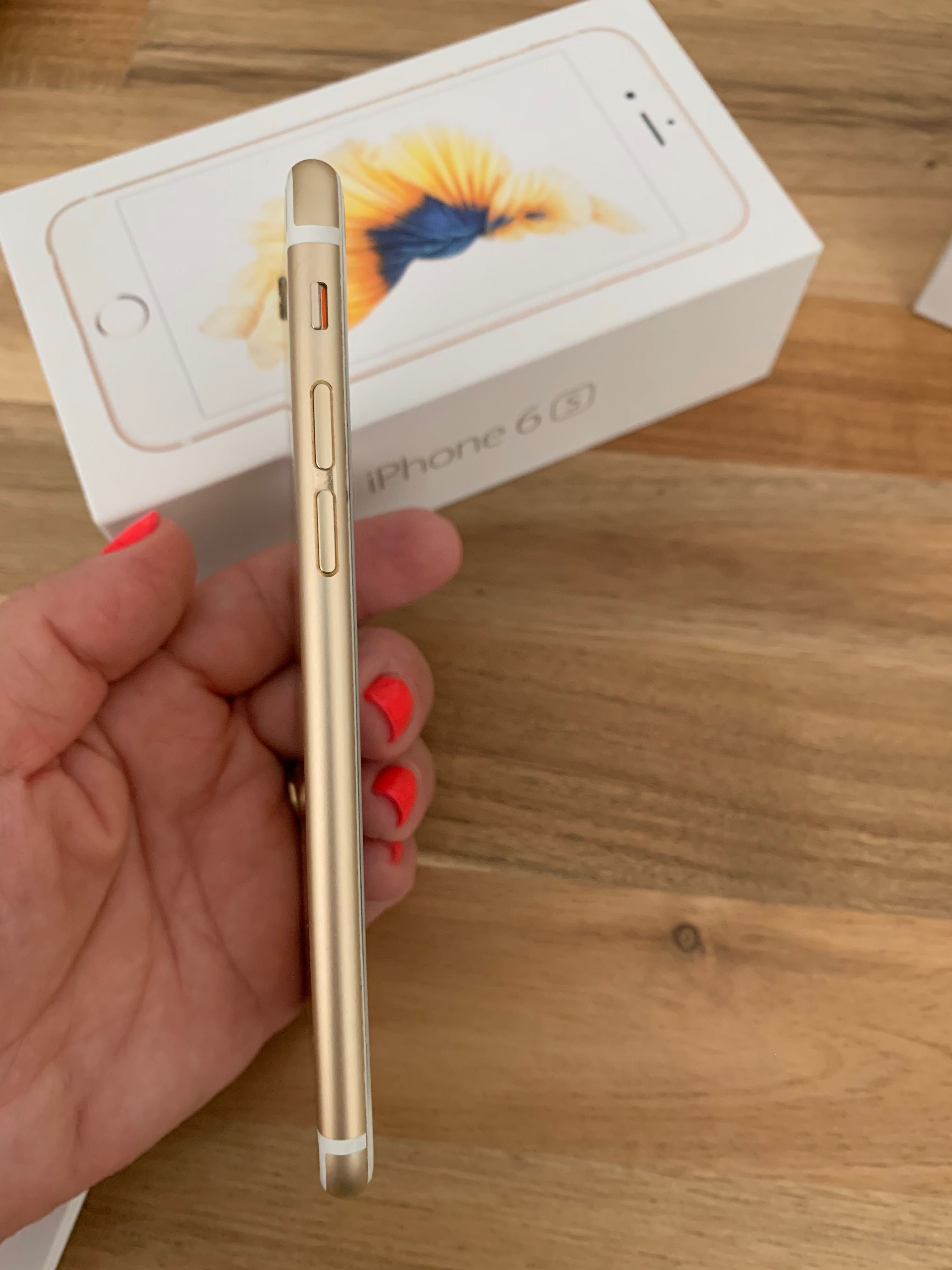 iPhone 6S 32 GB dourado