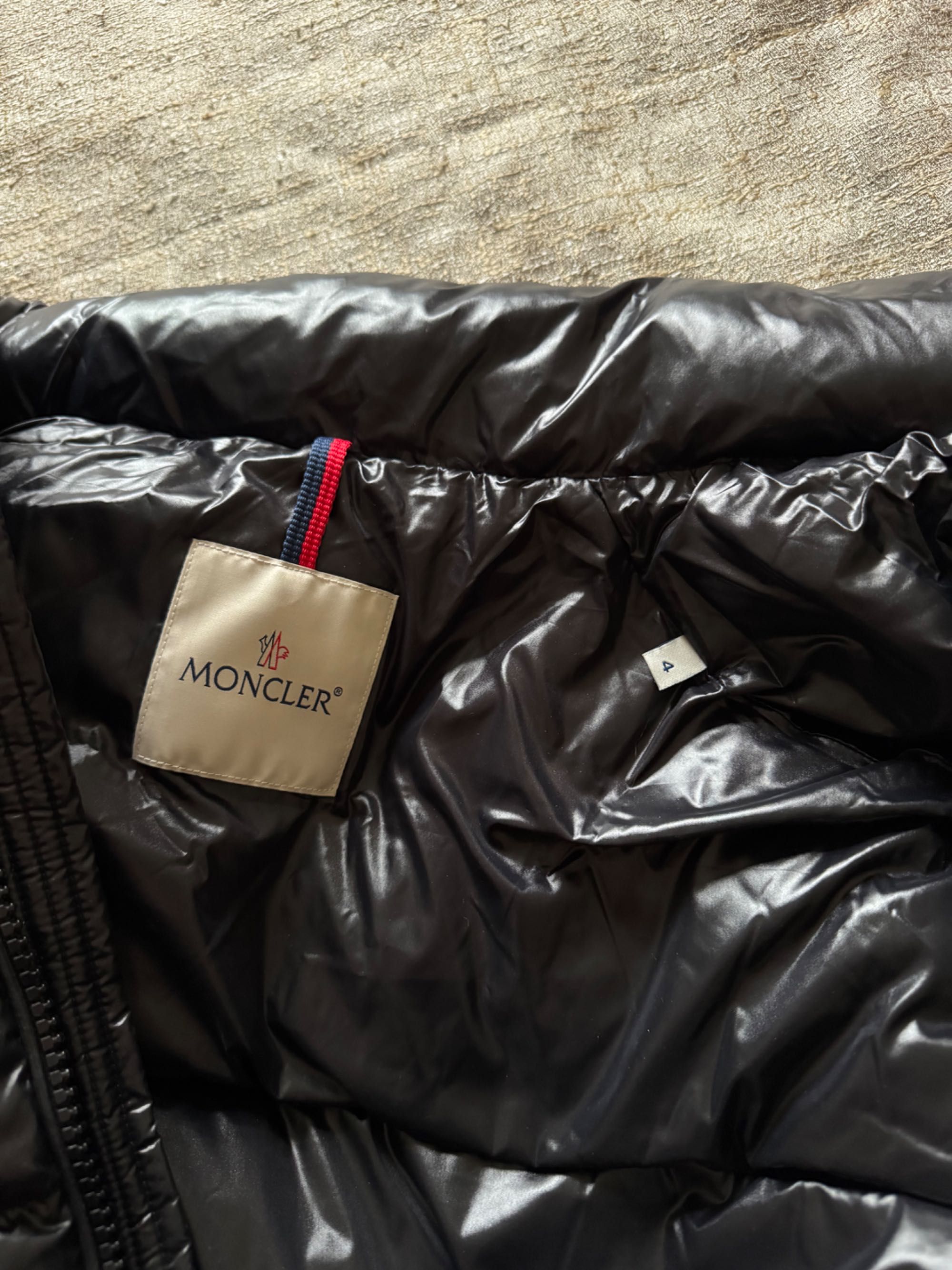 Куртка / пуховик Moncler Bourne