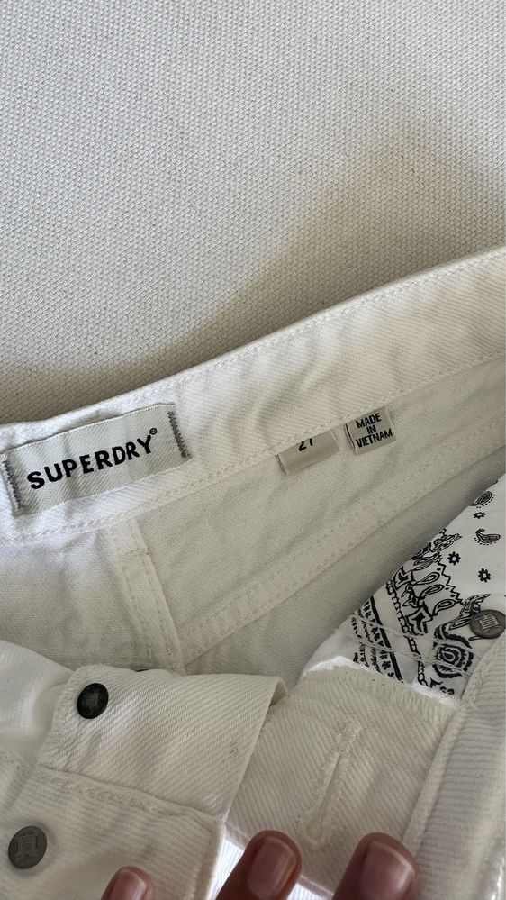 Продам шорти Superdry