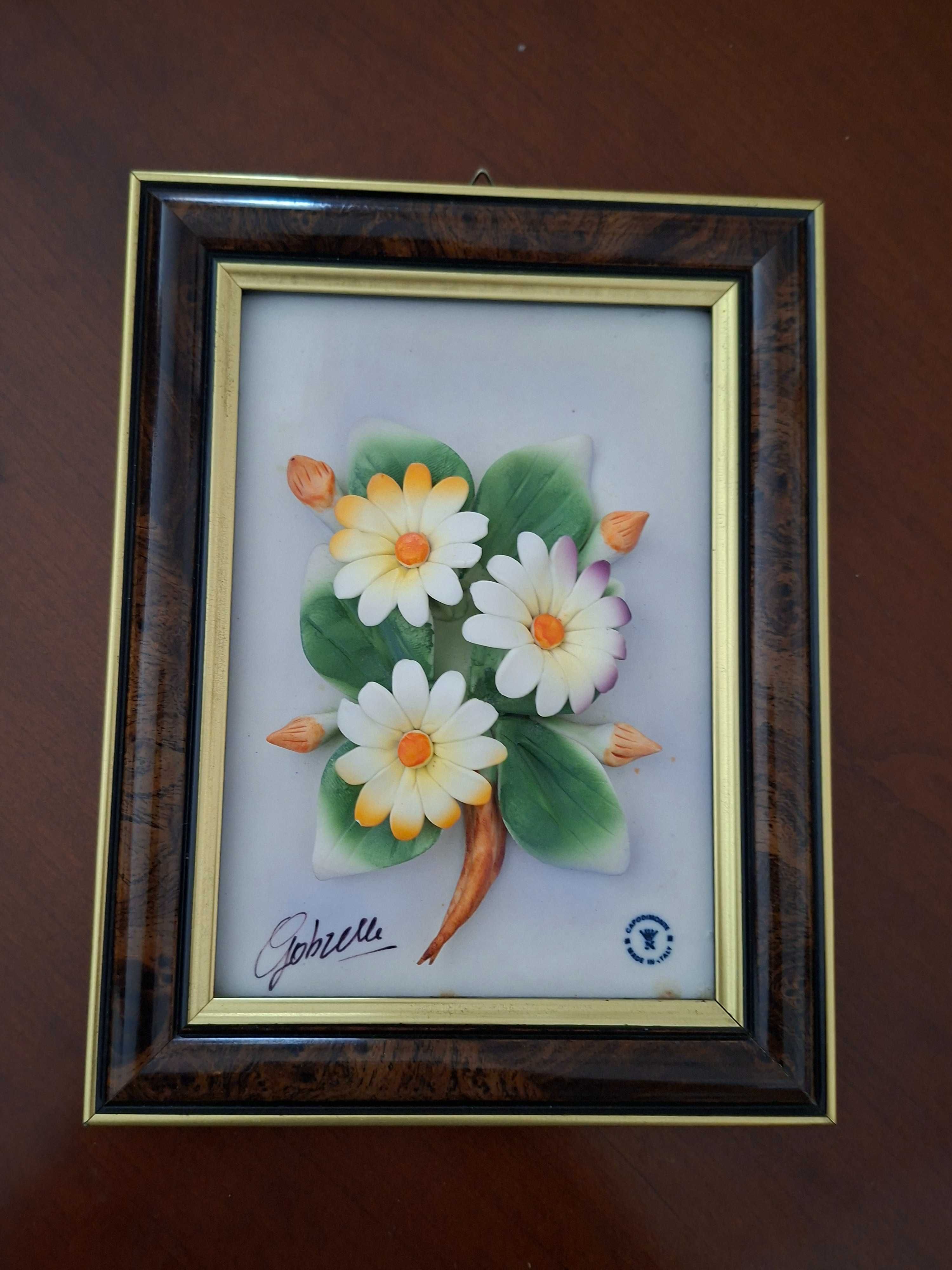 Conjunto de 3 quadros. Ceramica com moldura em madeira.