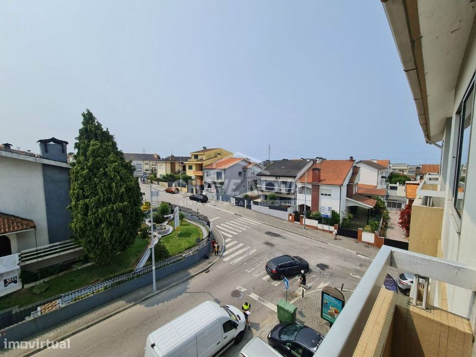 IF -Apartamento T2+1 com 3 varandas, barbecue e garagem box V. N. Gaia