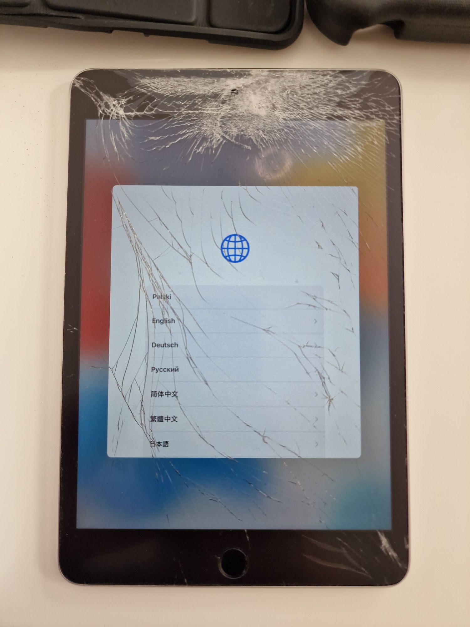 iPad Mini 4 128GB Wifi Space Gray + 4 obudowy