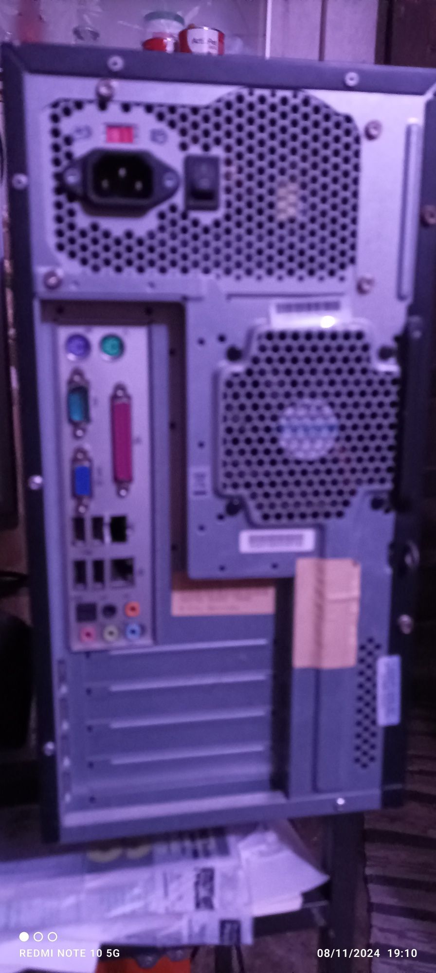 Vendo PC Desktop 
Vendo Pc Desktop + ecrã Ecrã Acer ( TFT de 17')
Pent