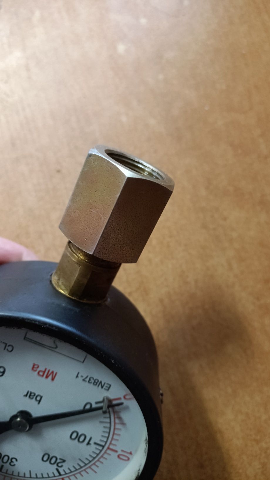 Manometr do 600MPa
