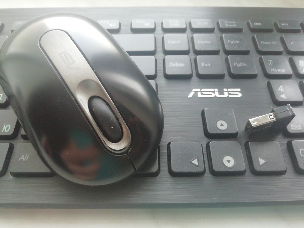 Бездротовий комплект Asus (клавіатура та миша)