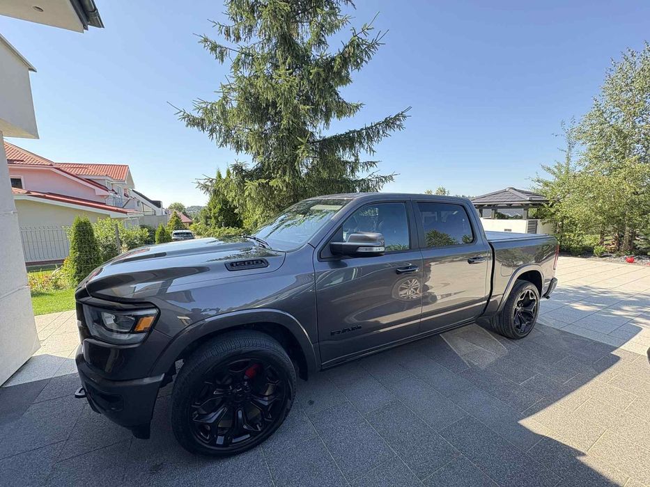 RAM 1500 5.7 hemi 4x4 Laramie