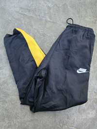 Męskie spodnie ortalionowe czarne sportowe nike rozmiar M