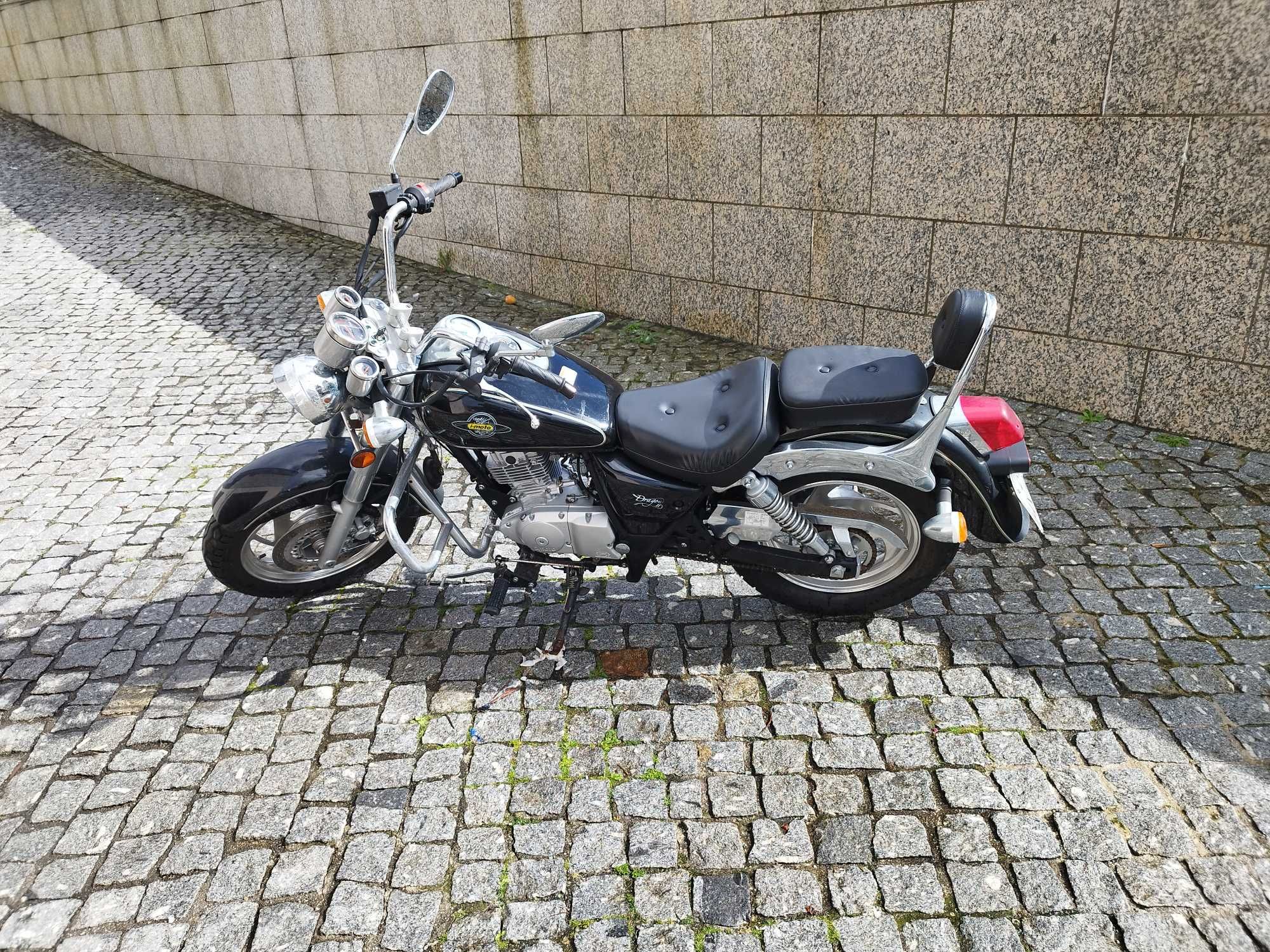 Moto como nova apenas 400km