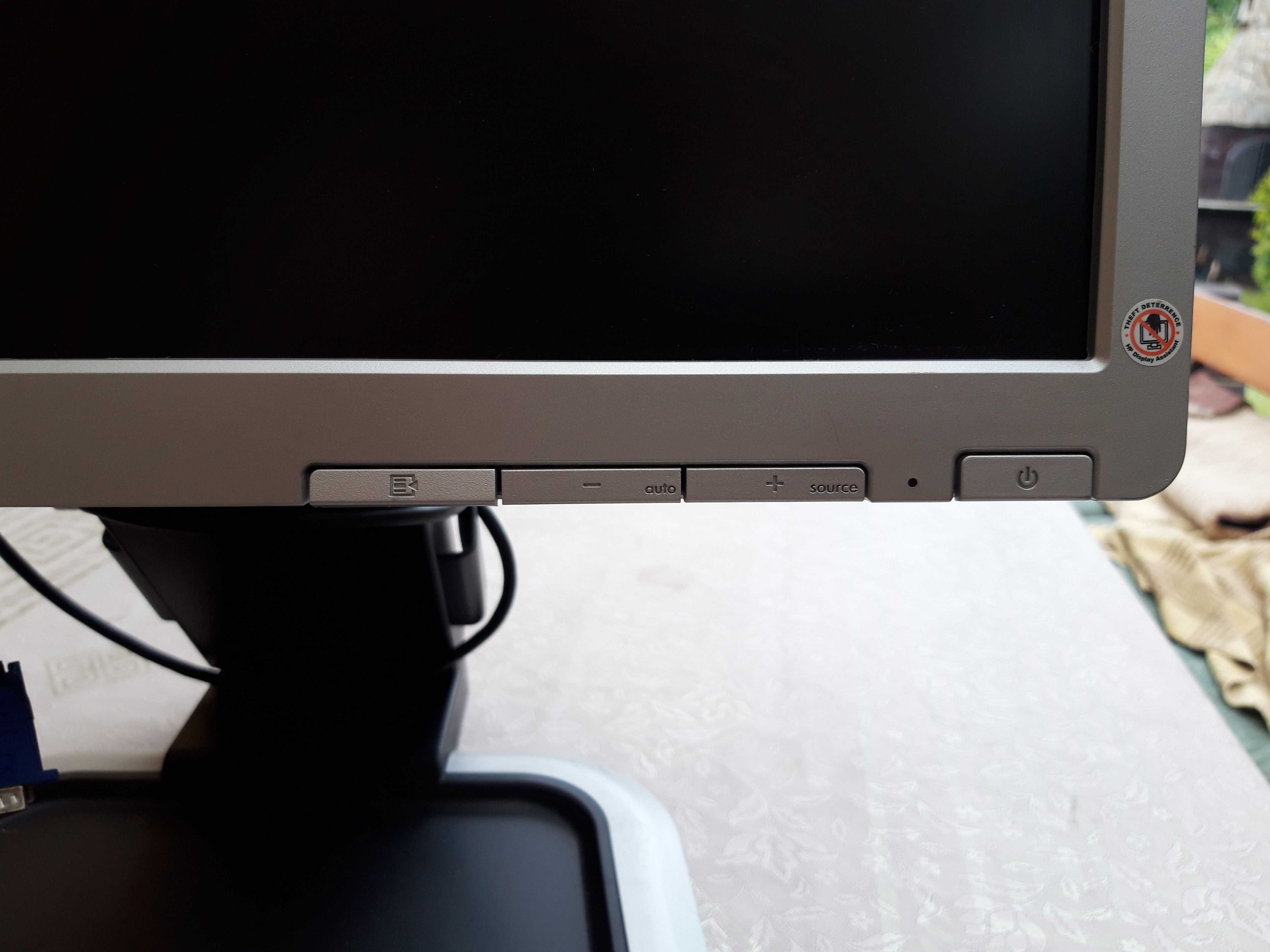monitor hp 19 w dobrym stanie