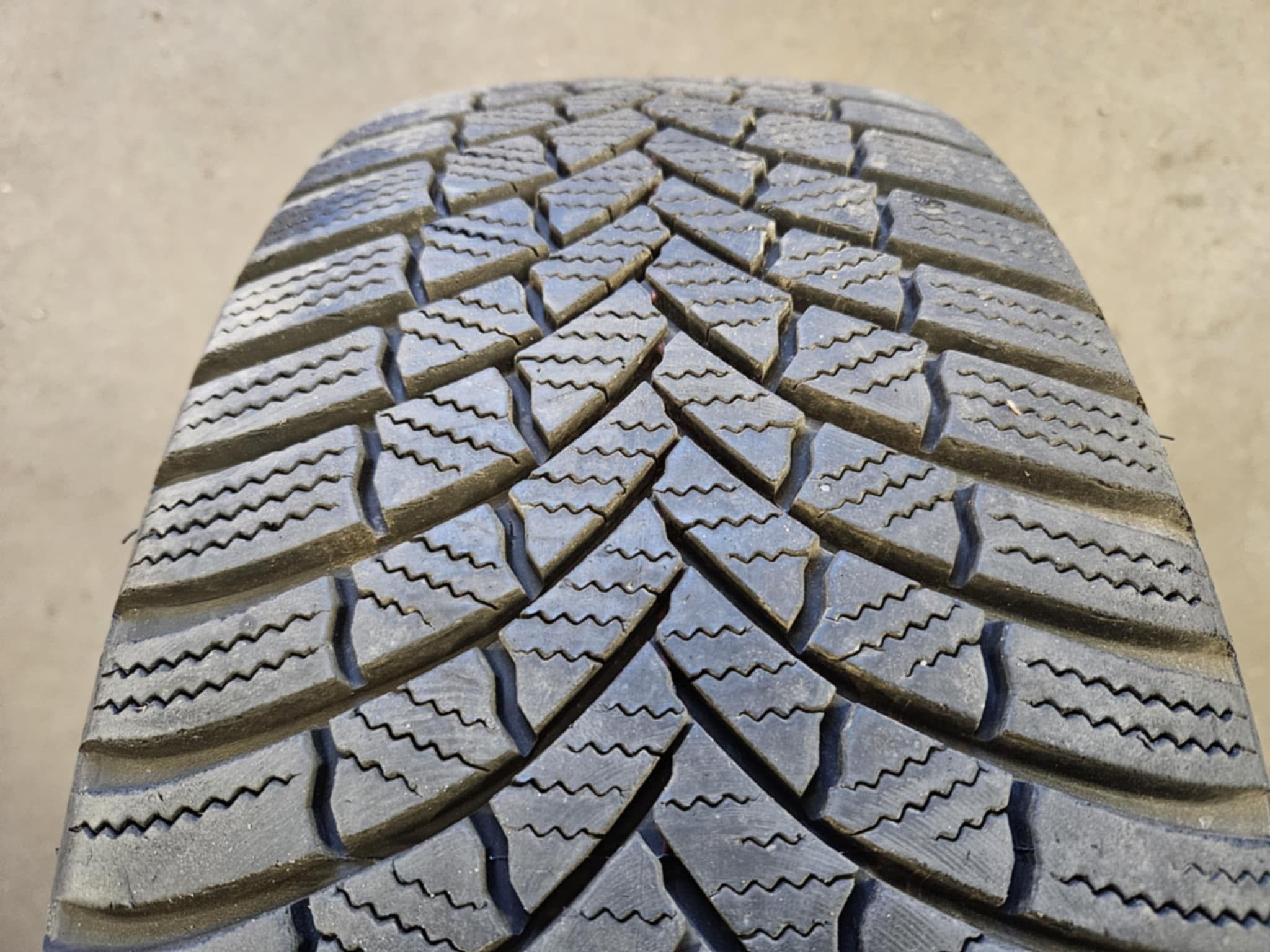 1x 205/55R16 91H Bridgestone Blizzak LM001 EVO / 6,5mm [266]