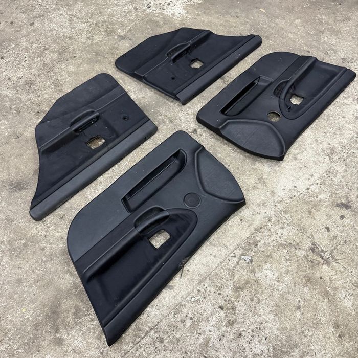 Bmw e36 sedan touring boczki czarne możliwość wymiany materiału