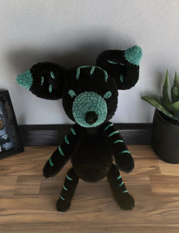 Maskotka przytulanka na szydełku handmade lis lisek monster energy