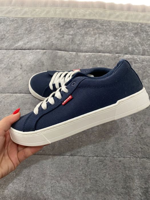 Sapatilhas originais da Levis, novas